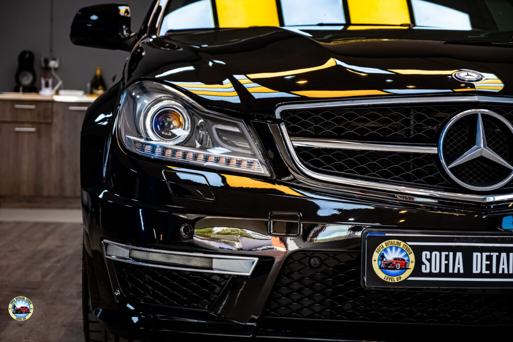 Черен Mercedes след екстериорен детайлинг