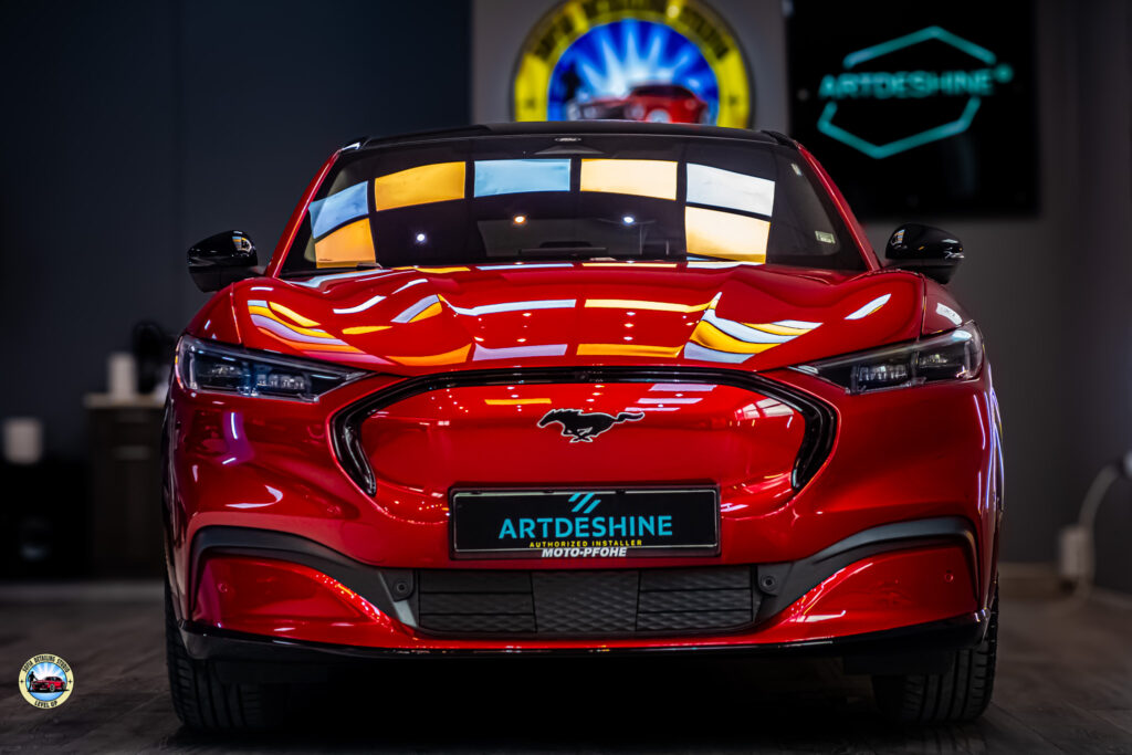 Червен Ford Mustang след екстериорна обработка